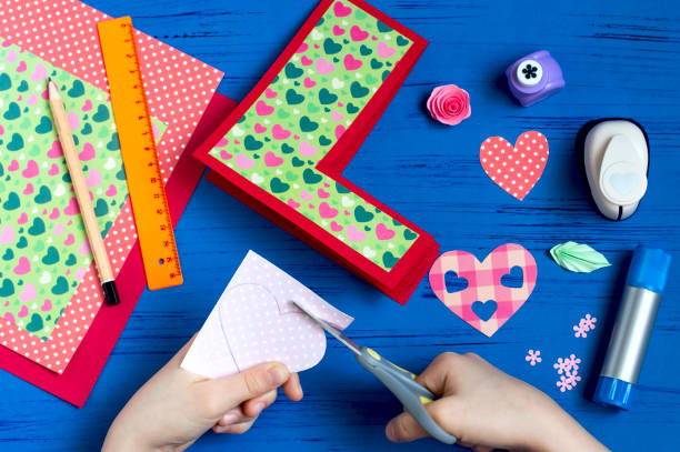 istock Making greeting card for Valentine's Day. Step 9 1086402826