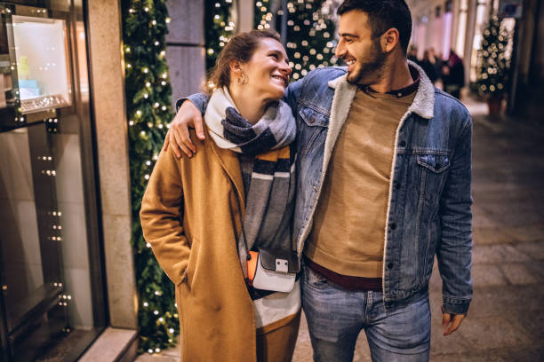 istock Enjoyable Christmas Shopping 1086411922