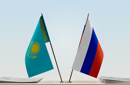 Banderas de Rusia y Kazajstán photo