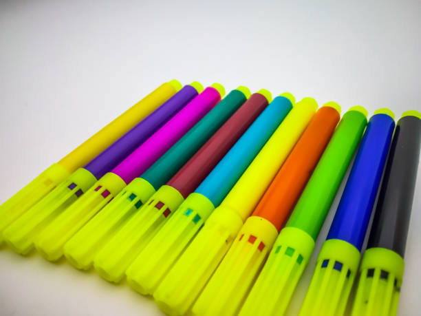 istock pack of Sketch pens in a white background 1086505378