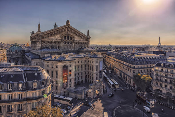 cidade de paris na tarde - paris france roof apartment aerial view - fotografias e filmes do acervo