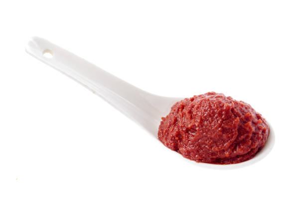 istock tomato sauce isolated on white background 1086587506