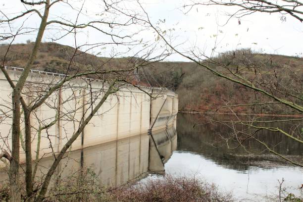istock DAM AND LAKE VILLEREST - LOIRE 1086590054