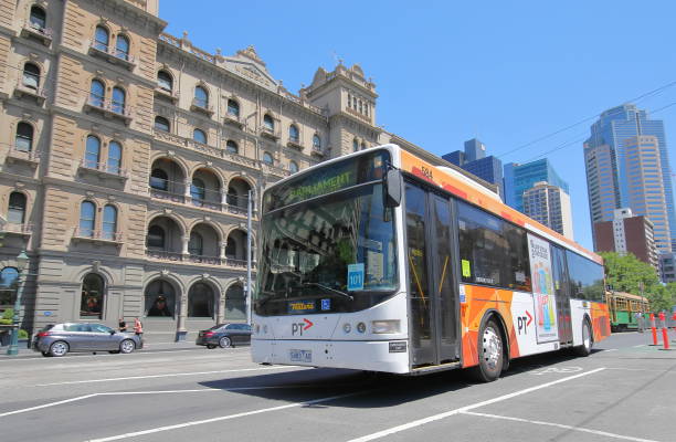 オーストラリアのメルボルンの公共交通機関をバスします。 - transportation public transportation melbourne victoria state ストックフォトと画像