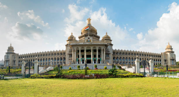 vidhana soudha - bangalore fotografías e imágenes de stock