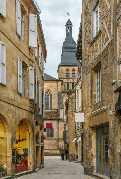 Street in Sarlat-la-Caneda, France Street in Sarlat-la-Caneda historical canter, France sarlat la caneda stock pictures, royalty-free photos & images
