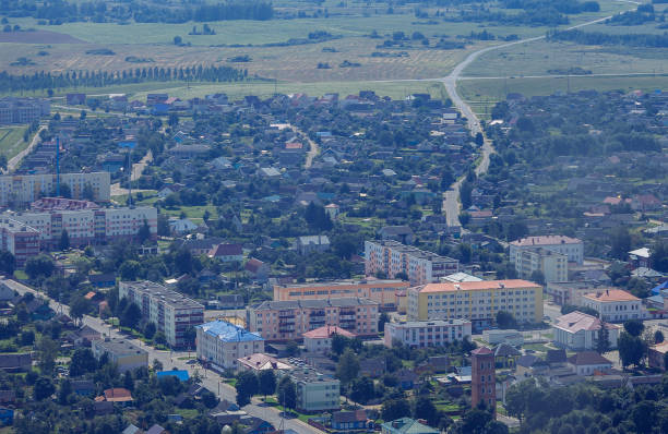 vue aérienne d’une banlieue typique en biélorussie - satellite view aerial view cityscape suburb photos et images de collection