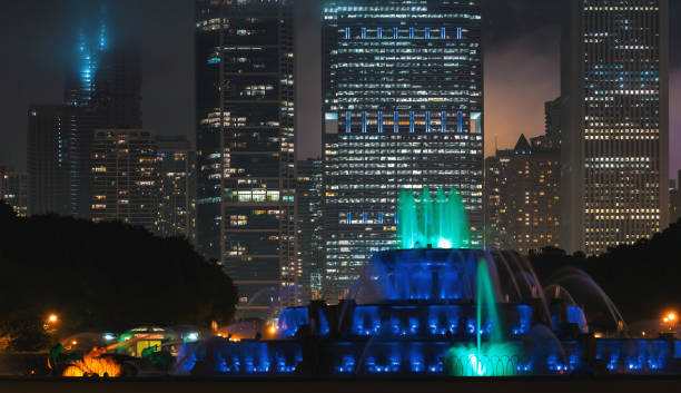 istock Fountain against the downtown Chicago skyline 1086743038
