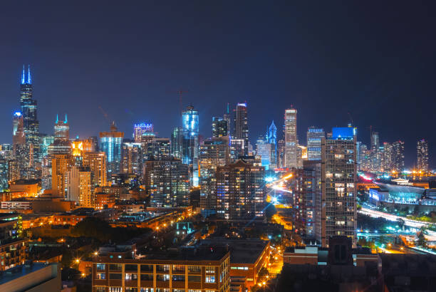 Night view of Chicago skyline from Millennium park in spring. Chicago, IL, USA.