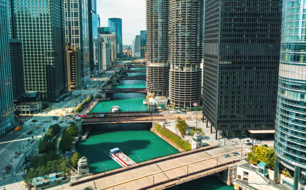 istock Chicago River with boats and traffic 1086743168
