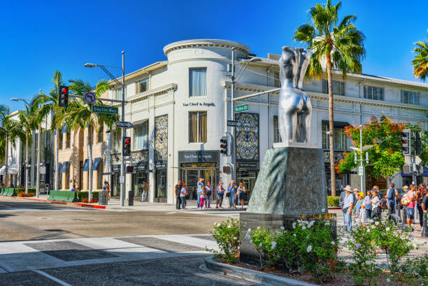 vue sur la promenade du rodéo rue à la mode à hollywood, los angeles. - city of los angeles los angeles county hollywood california rodeo drive photos et images de collection