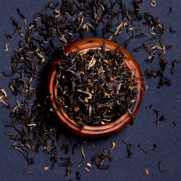folhas de chá assam - jasmine tea leaf dry green tea - fotografias e filmes do acervo