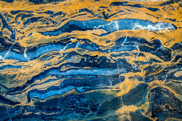 onyx-marmor, blau, orange, gelb, rot, grün, braun, peking, china, asien - marble gold macro stone stock-fotos und bilder