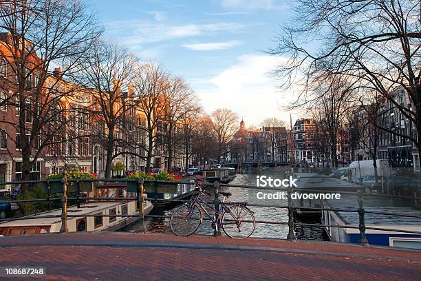 Photo libre de droit de Vue Sur Les Canaux Damsterdam banque d'images et plus d'images libres de droit de Amsterdam - Amsterdam, Arbre, Architecture