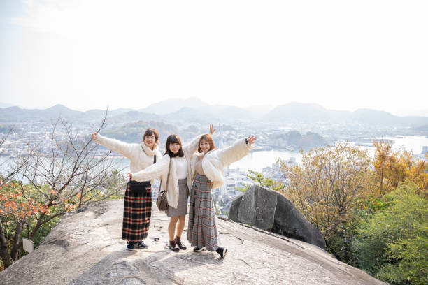 istock Girls taking a commemorative photo 1086916934