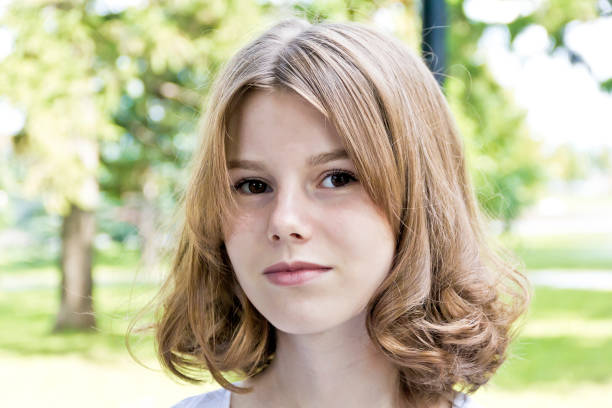 красивая блондинка девушка четырнадцать лет - 13 14 years стоковые фото и изображения