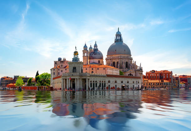 внешний вид венецианской базилики - veneto house colors italy стоковые фото и изображения