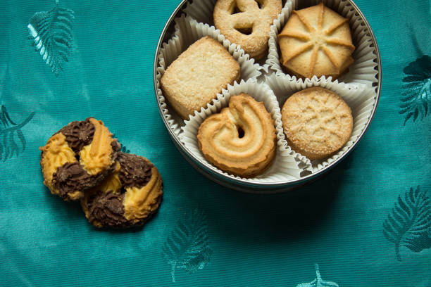 istock Cookies with sugar in a round box and two lying on a tablecloth 1086953308
