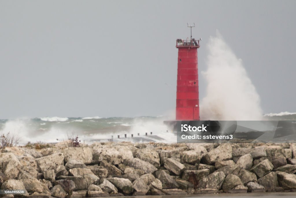 Leuchtturm im Sturm - Lizenzfrei Außenaufnahme von Gebäuden Stock-Foto Leuchtturm im Sturm - Lizenzfrei Außenaufnahme von Gebäuden Stock-Foto