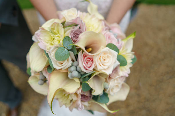istock Wedding bouquet and flower decorations 1086990726