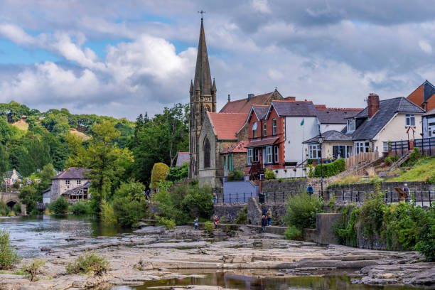 llangollen town in north wales - dee river river denbighshire wales imagens e fotografias de stock