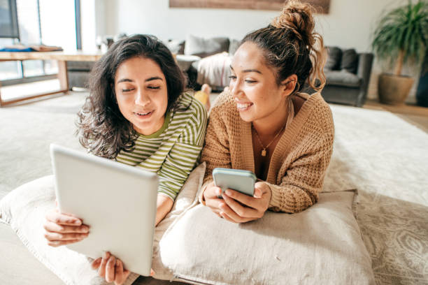istock Social media for students and academic success 1087045890