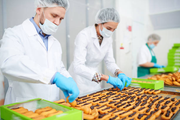 istock Confectioners making pastry with chocolate cream 1087171560