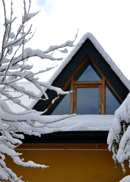 istock house in the snow 1087186248