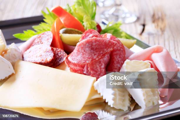 Aufschnitt Stockfoto und mehr Bilder von Antipasto - Antipasto, Brie, Büfett