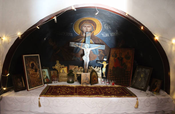 autel orthodoxe grec - greek bible photos et images de collection