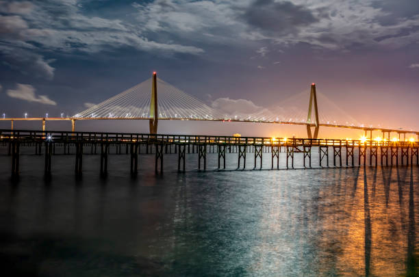 arthur ravenel jr. bridge in charleston south carolina - charleston south carolina south carolina bridge suspension bridge imagens e fotografias de stock