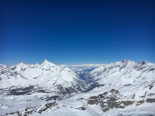 панорамный вид на долину материя и церматт, швейцария - monch summit nature switzerland стоковые фото и изображения