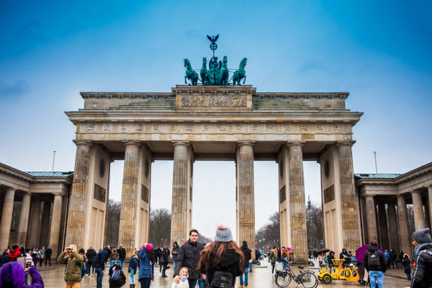the brandenburg gate viewed from the pariser platz on the east side in a cold end of winter day - winter city germany brandenburg imagens e fotografias de stock