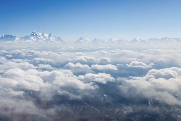 cenário de montanhas tianshan no ar - cloud sky white aerial view - fotografias e filmes do acervo