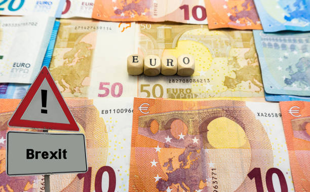 podpisz brexit euro - pound symbol ten pound note british currency paper currency zdjęcia i obrazy z banku zdjęć