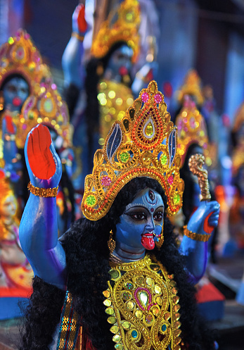 Thần Tượng Của Nữ Thần Hindu Kali Để Bán Trên Thị Trường Một Ngày Trước Kali  Puja Ở Kalighat Kolkata Hình ảnh Sẵn có - Tải xuống Hình ảnh Ngay bây giờ -