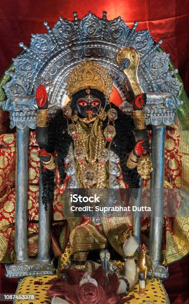 Thần Tượng Của Nữ Thần Hindu Kali Trong Lễ Hội Diwali Ở Kolkata Bên Trong  Một Con Gấu Trúc Hình ảnh Sẵn có - Tải xuống Hình ảnh Ngay bây giờ - iStock