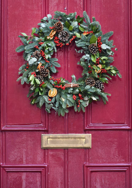 istock Christmas Yule Wreath door 1087469930