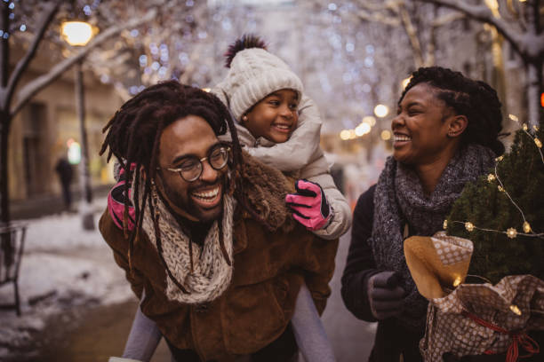 休日のための準備 - clothing love smiling parent ストックフォトと画像