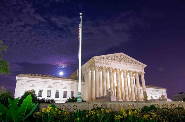night time long exposure of united states supreme court building in washington dc with full moon and clouds in background - concepts and ideas travel locations architecture and buildings time imagens e fotografias de stock