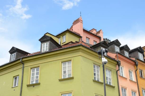 casas de color en varsovia - warsaw old town square fotografías e imágenes de stock