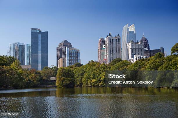 De Atlanta Del Centro De La Ciudad Foto de stock y más banco de imágenes de Aire libre - Aire libre, Ajardinado, Arquitectura