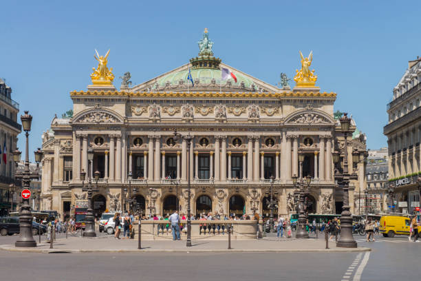 people walking in the place de l´opera (opera square) next to the palais garnier opera house (opera du paris) at paris city, france. - opera opera garnier paris france france imagens e fotografias de stock