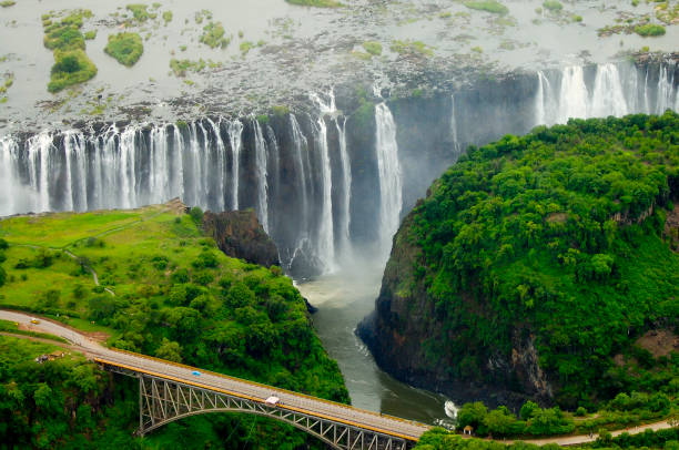 ビクトリアの滝 - victoria falls waterfall zimbabwe zambia ストックフォトと画像