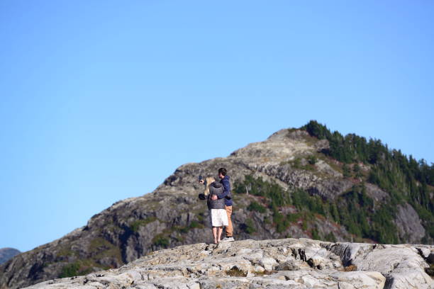 Young couple taking selfie picture on mountain background, Washington-USA Artist Point, Washington State-USA, October 14, 2018 : Young couple taking selfie picture on the mountain background in Mt. Baker-Snoqualmie National Forest. cascade range north cascades national park mt baker mt shuksan stock pictures, royalty-free photos & images