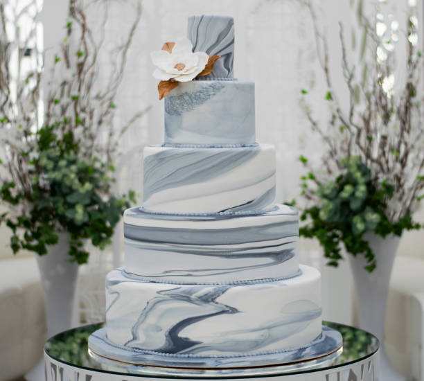niebieski marmur 5-poziomowy tort weselny - cake tier zdjęcia i obrazy z banku zdjęć