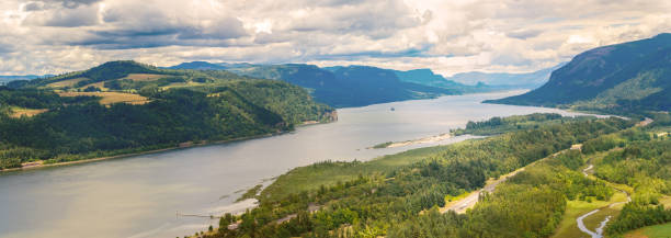 istock Overlook view of the Columbia River Gorge 1087767976