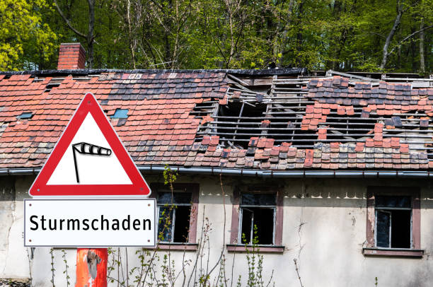 istock Attention storm damage house 1087813322