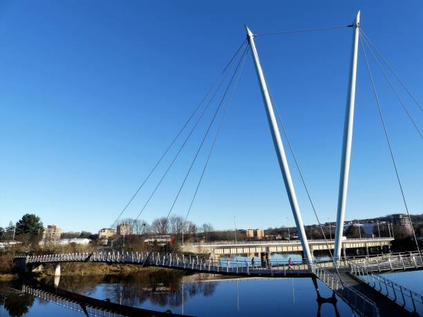 lune millennium bridge, lancaster, england, uk - millennium footbridge stock-fotos und bilder