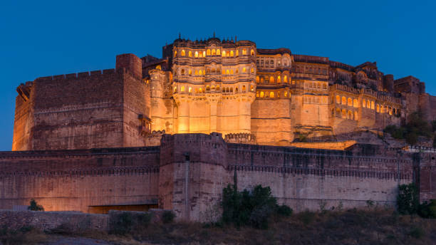 oświetlony mehrangarh fort panorama jodhpur indie - mehrangarh zdjęcia i obrazy z banku zdjęć
